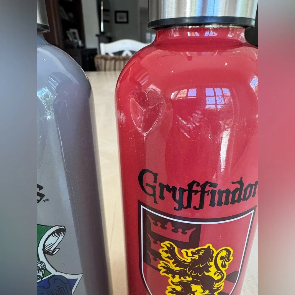 Harry Potter Williams Sonoma Hydration Bottles – Set of 2 –Hogwarts & Gryffindor